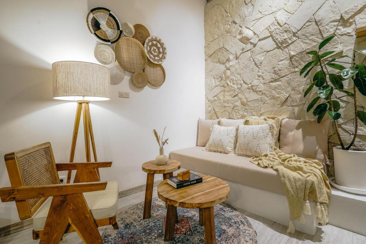 Villa Aarka - Chic Balinese Bohemian Retreat In